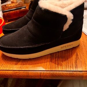 Sperry Women's Black Winter Boots with Cream Lining